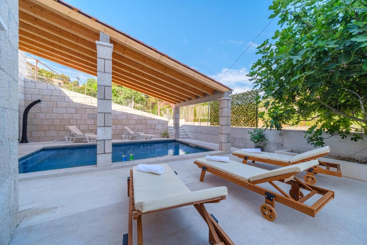 Luxury Stone Villa Nevija 2022 Private Villa Milna  Exteriér fotografie
